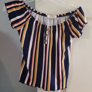 Juniors cropped striped shirt.